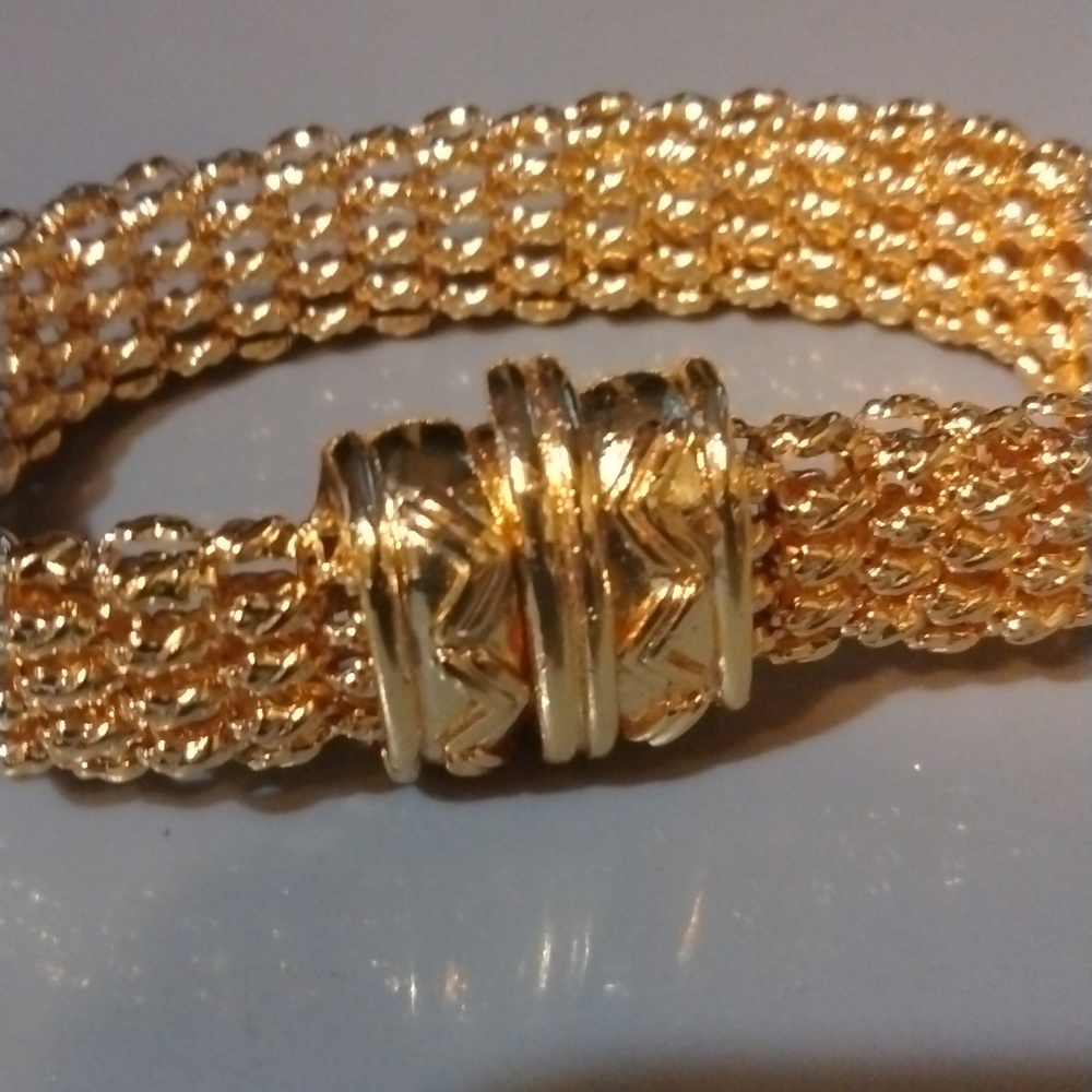 Magnetic gold tone bracelet NWT (sku 1245) - Picture 2 of 9